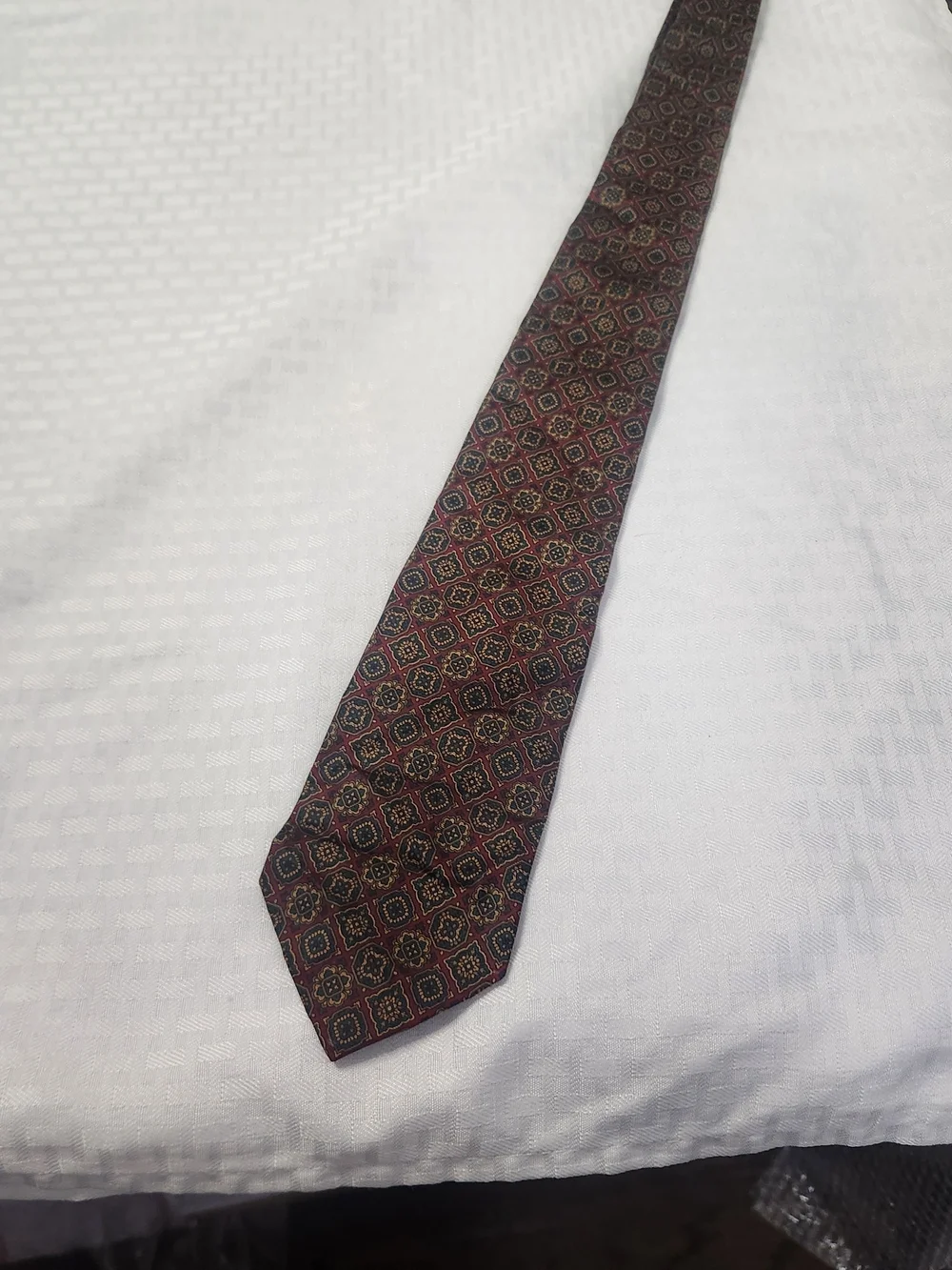 Stanley Blacker Men’s Burgundy and Navy Medallion Silk Tie